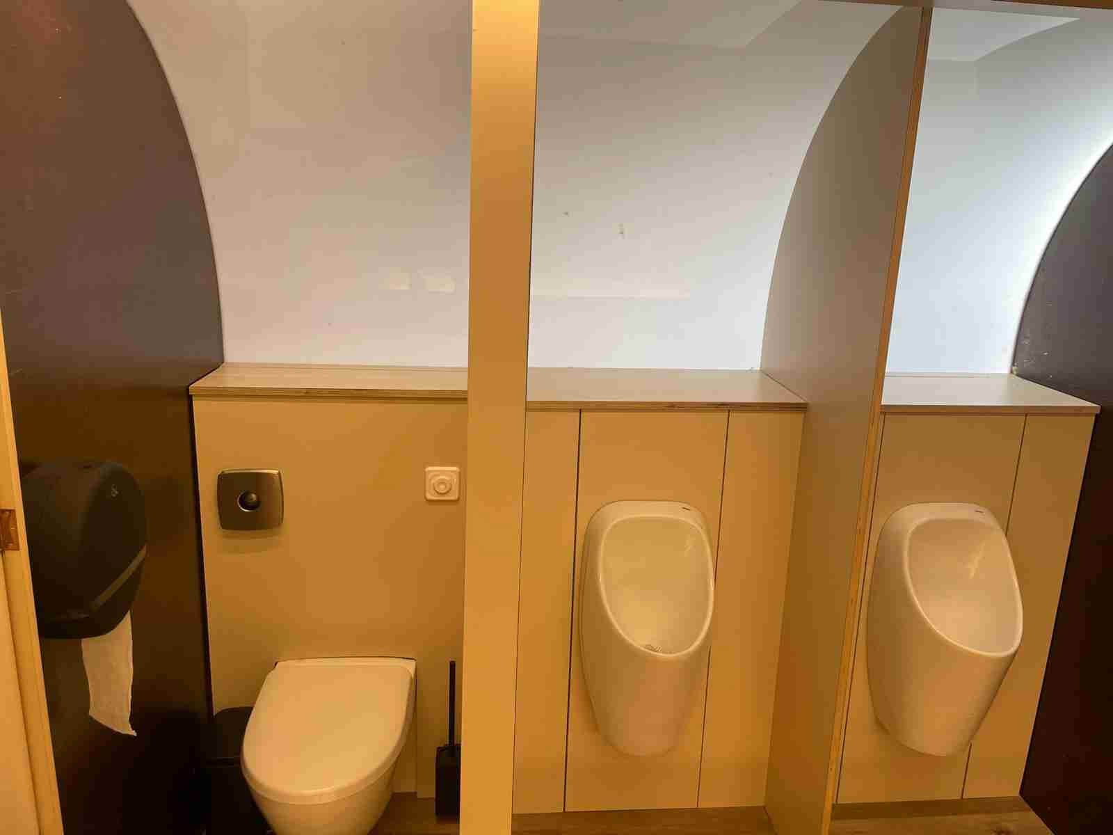Remorque de toilettes pour mariages