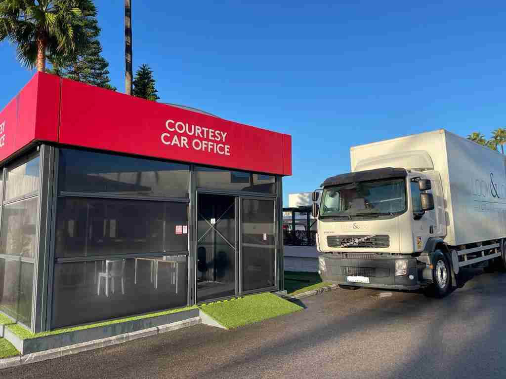 Transport et installation de toilettes portables